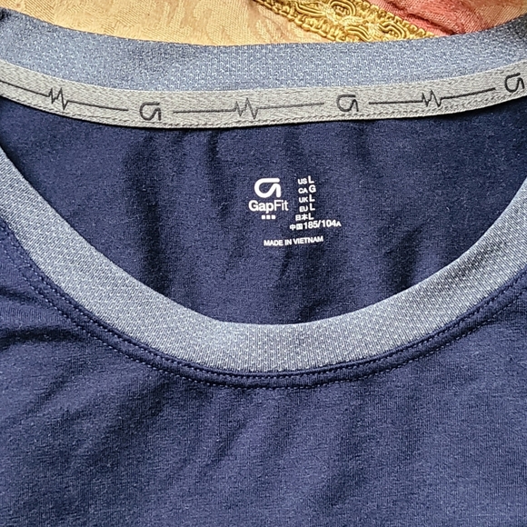 GapFit Blue Workout Shirt - Picture 3 of 3